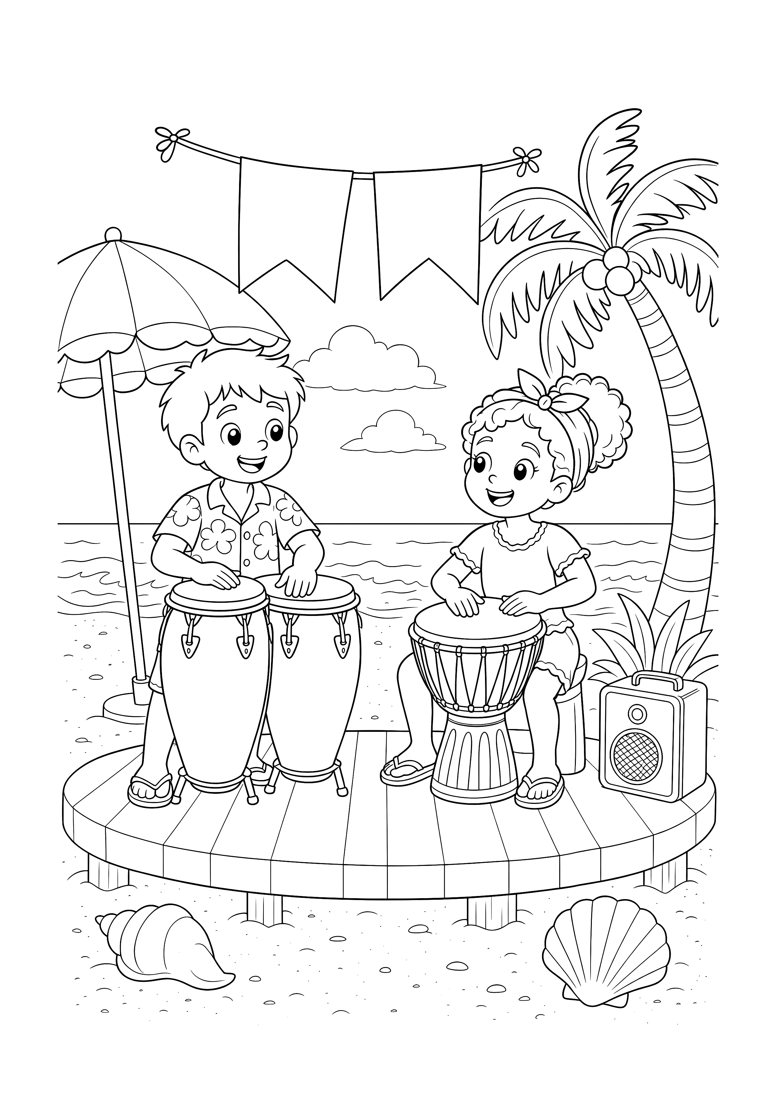 Trommelduo am Strand: Zwei Kinder spielen Congas und Djembe auf einer kleinen Strandbühne mit Lautsprecher und Palmen.